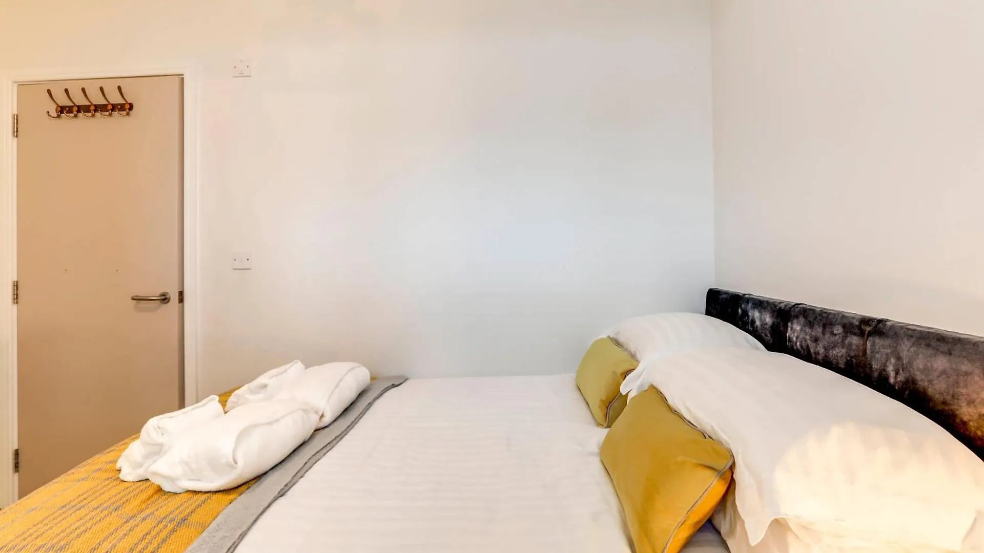 The Quarters - Pioneer Apartment London