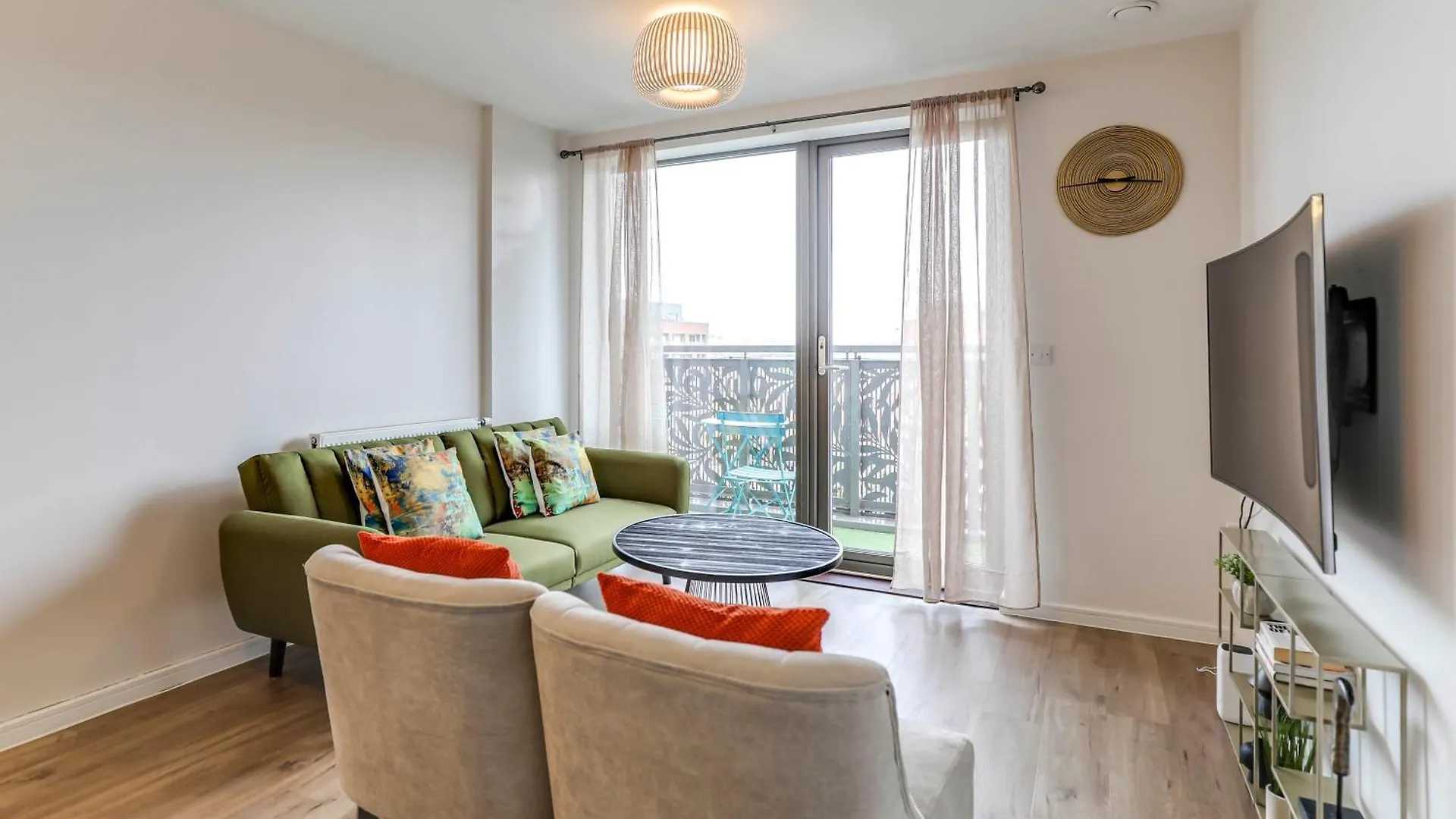 The Quarters - Pioneer Apartment London