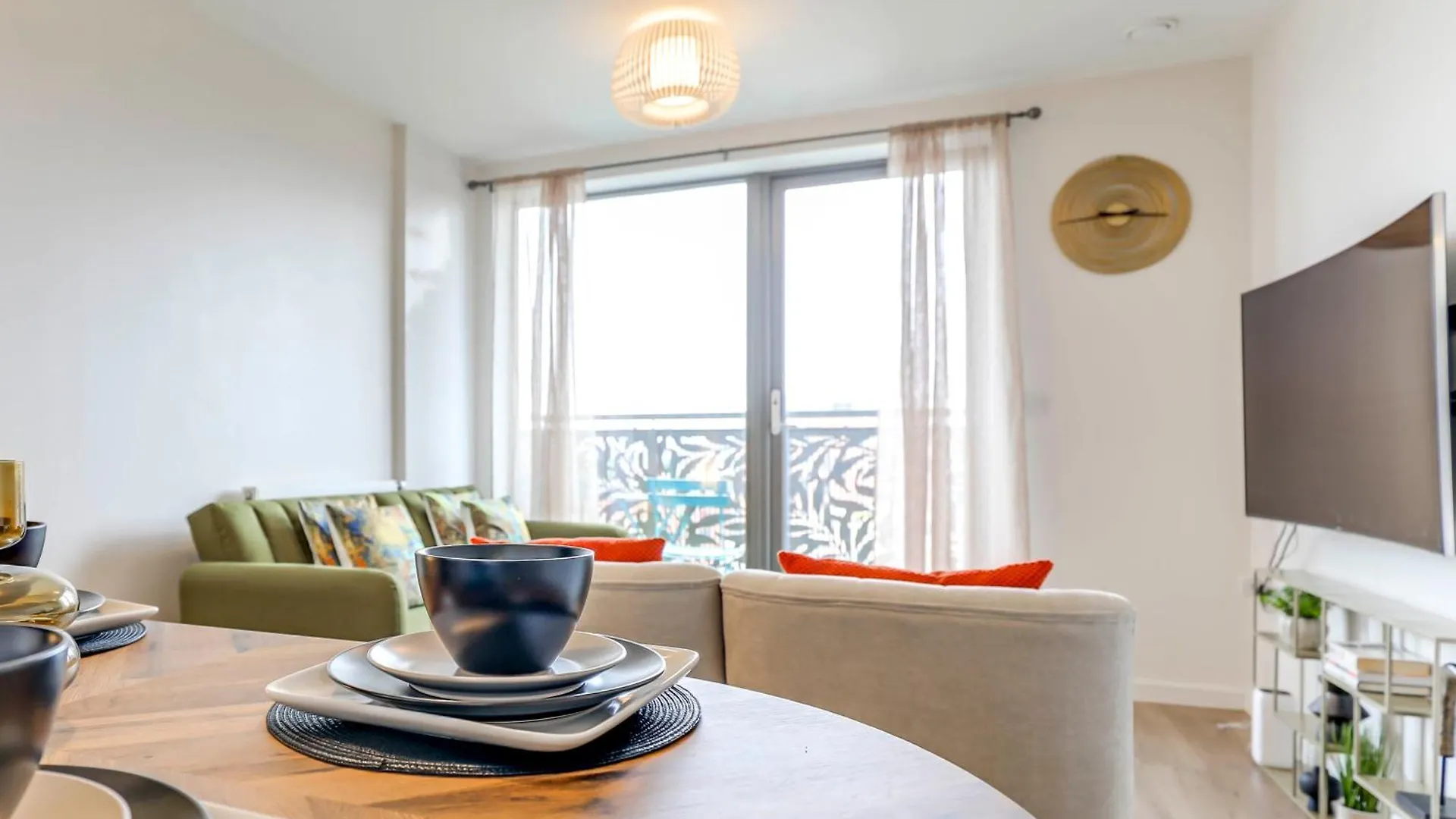 The Quarters - Pioneer Apartment London