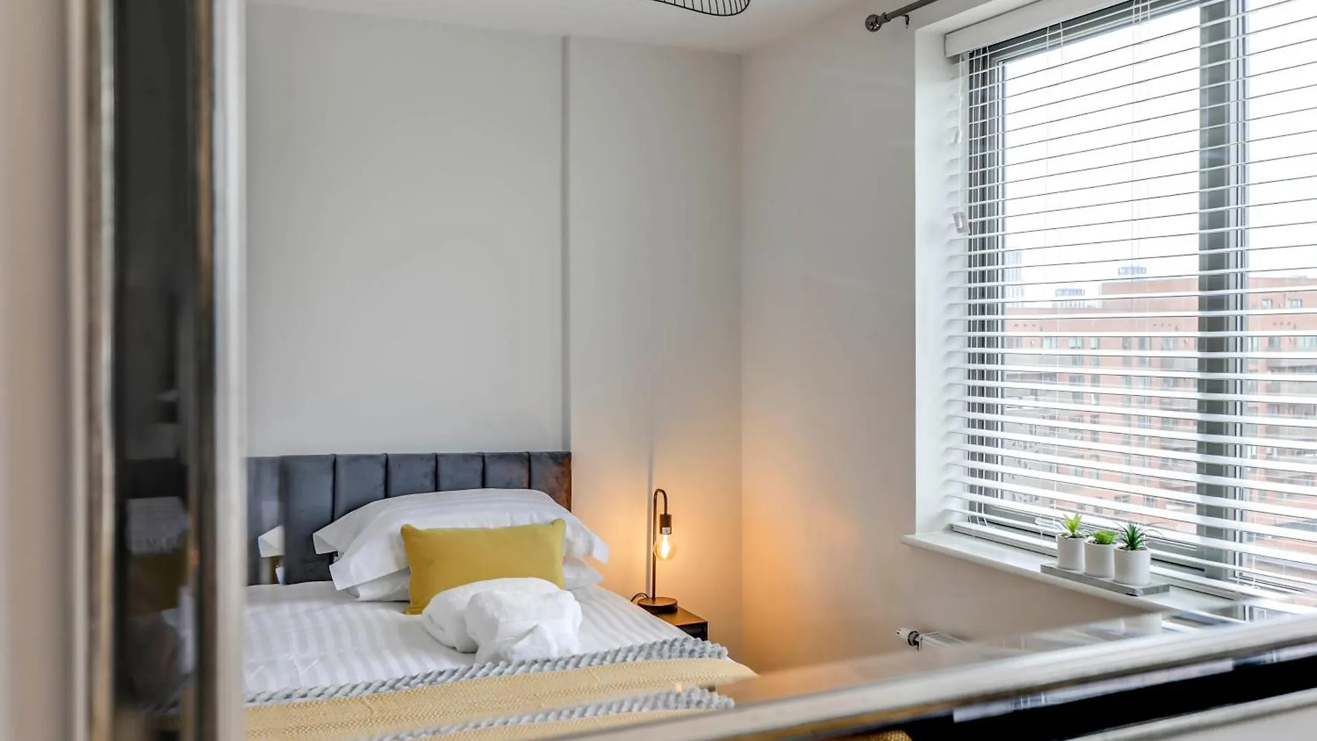 The Quarters - Pioneer Apartment London