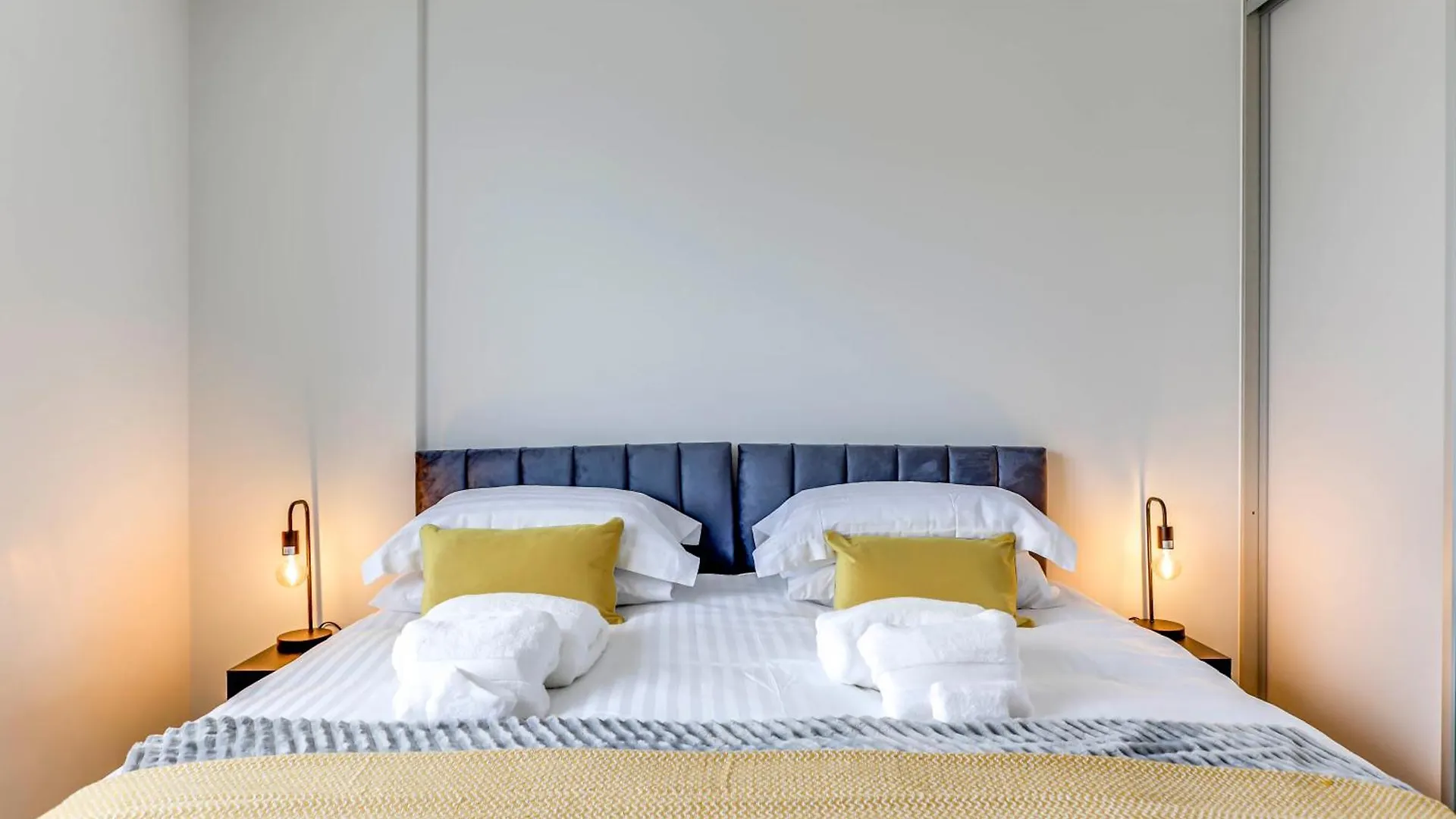 The Quarters - Pioneer Apartment London