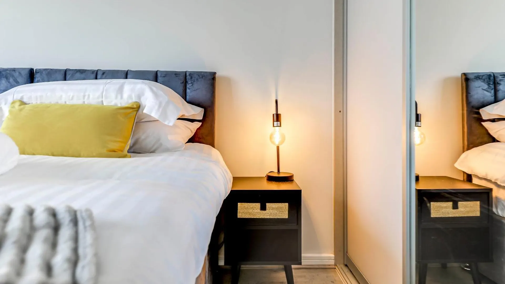 The Quarters - Pioneer Apartment London