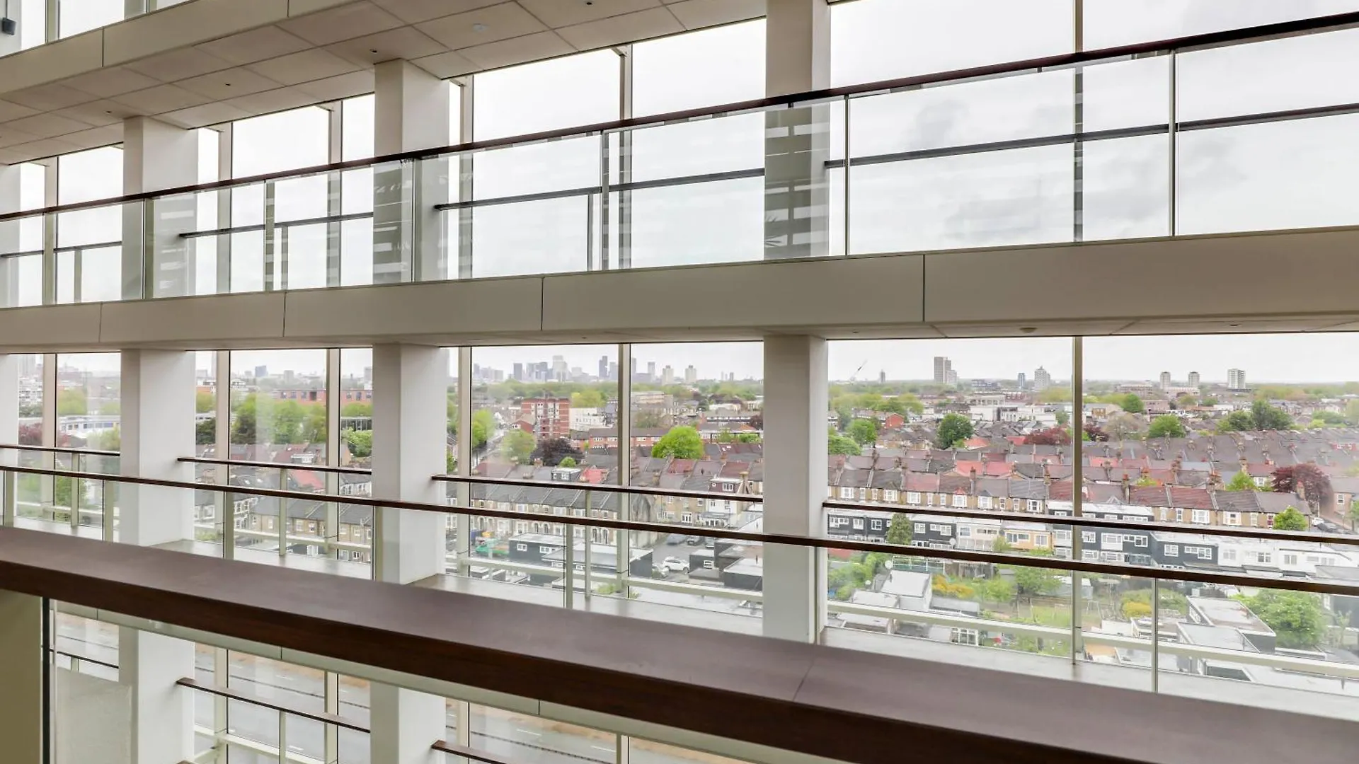 The Quarters - Pioneer Apartment London