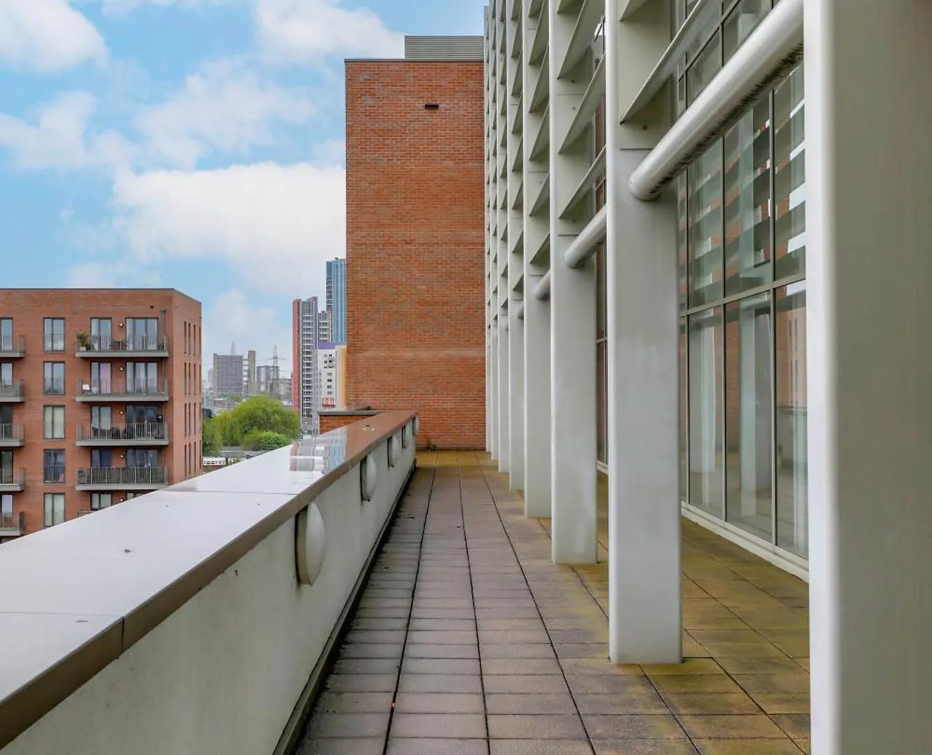 The Quarters - Pioneer Apartment London