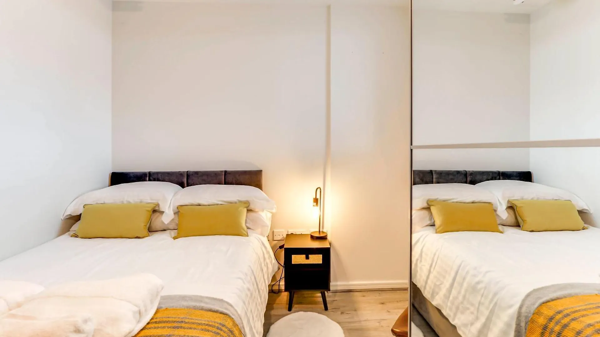 The Quarters - Pioneer Apartment London